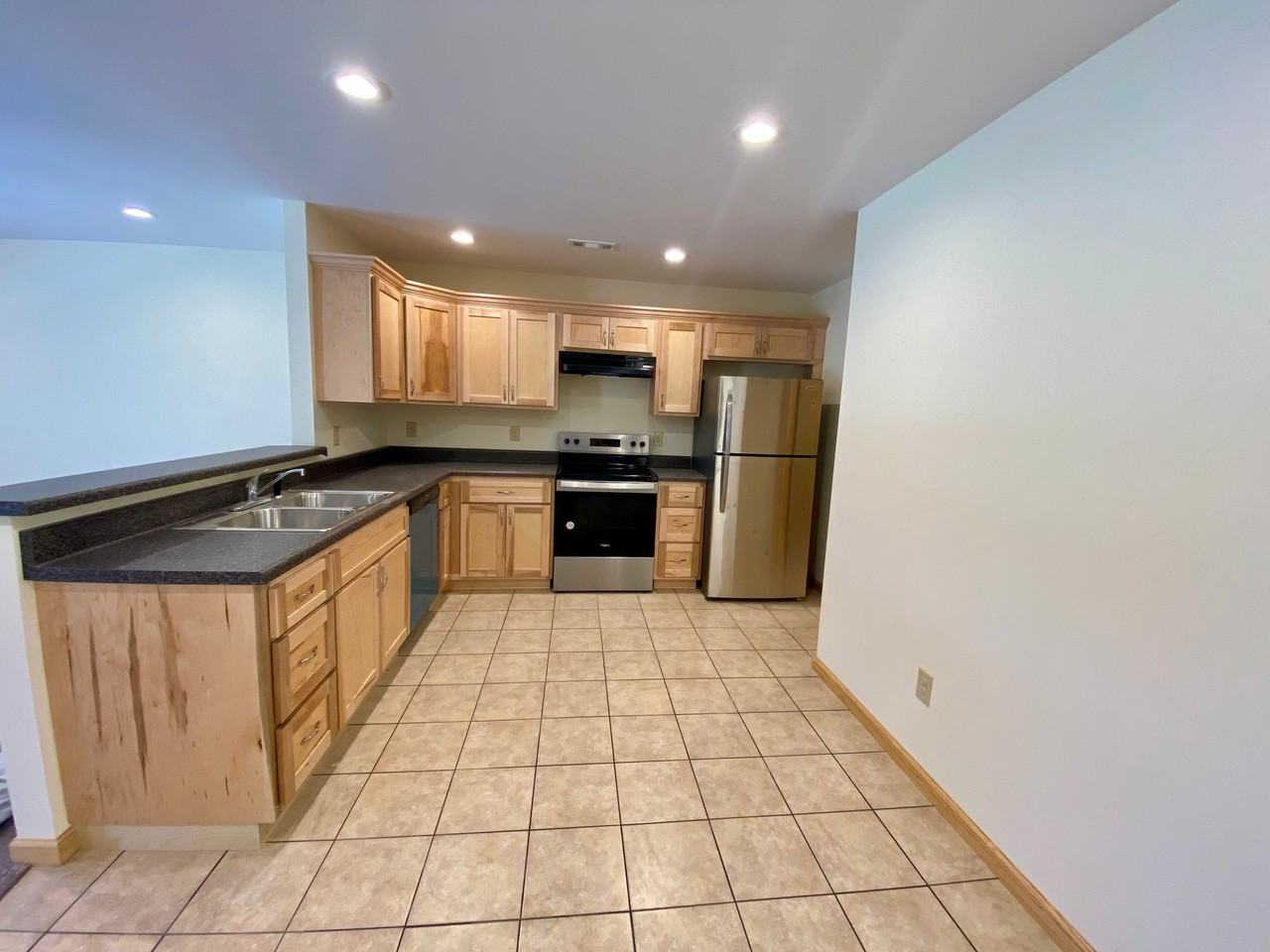 814 S Spring St #3 - Photo 5 of 10