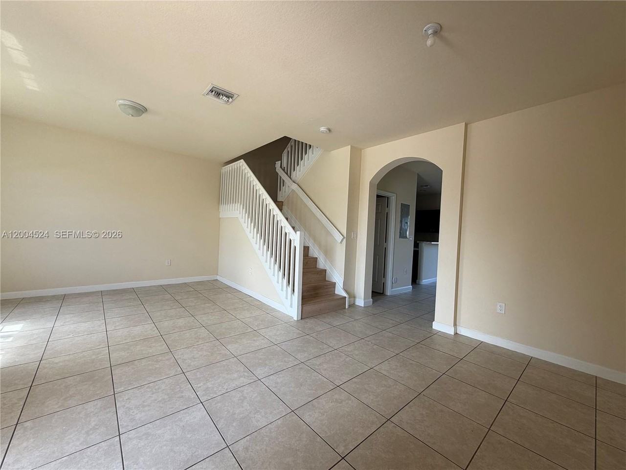 544 Se 32nd Ave - Photo 2 of 11