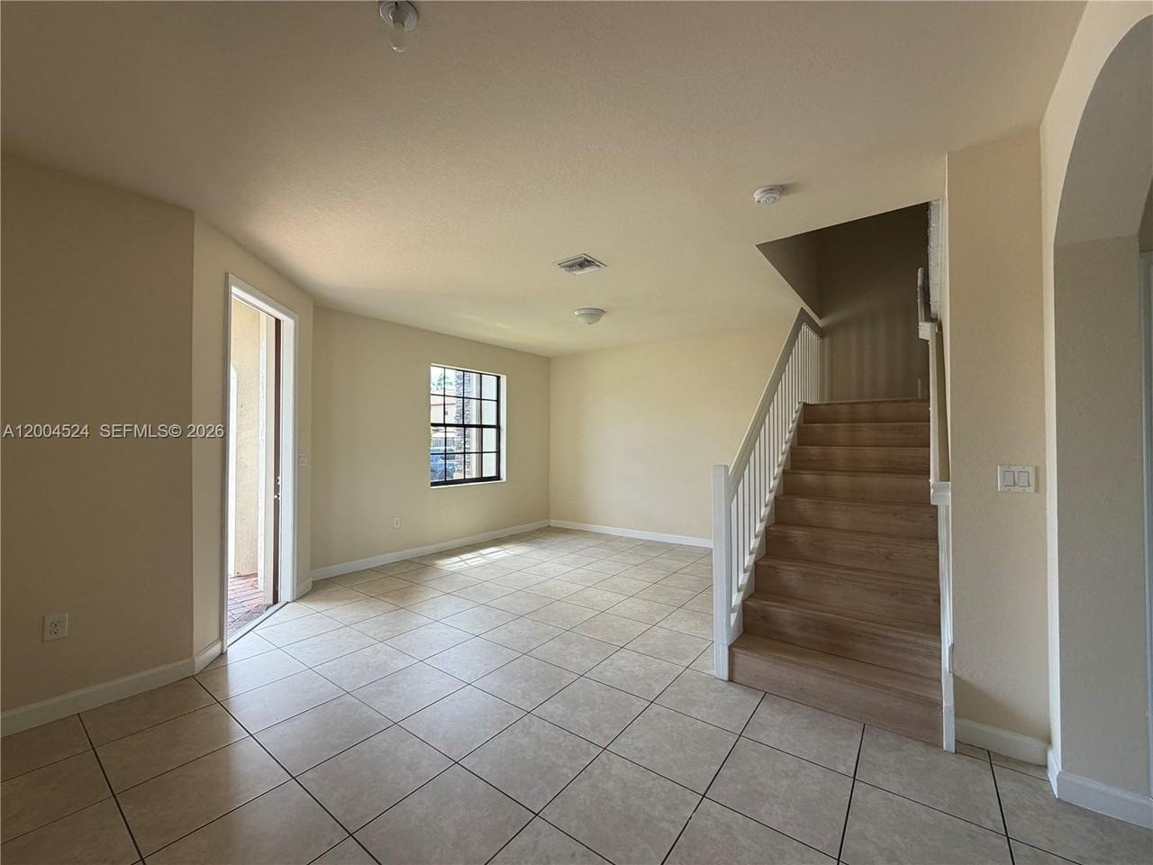 544 Se 32nd Ave - Photo 3 of 11