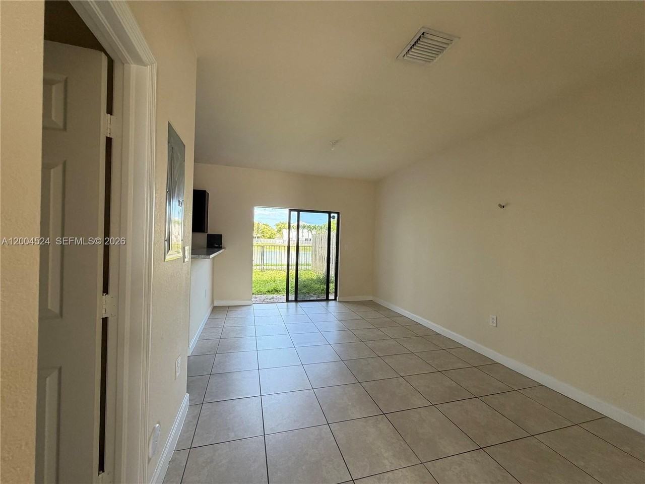 544 Se 32nd Ave - Photo 4 of 11
