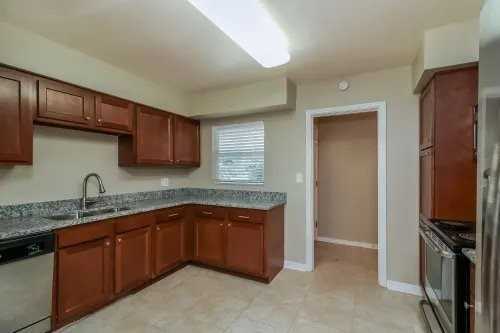 625 Holland Ave - Photo 5 of 18