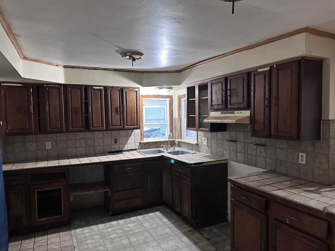 3514 Leith St - Photo 4 of 8