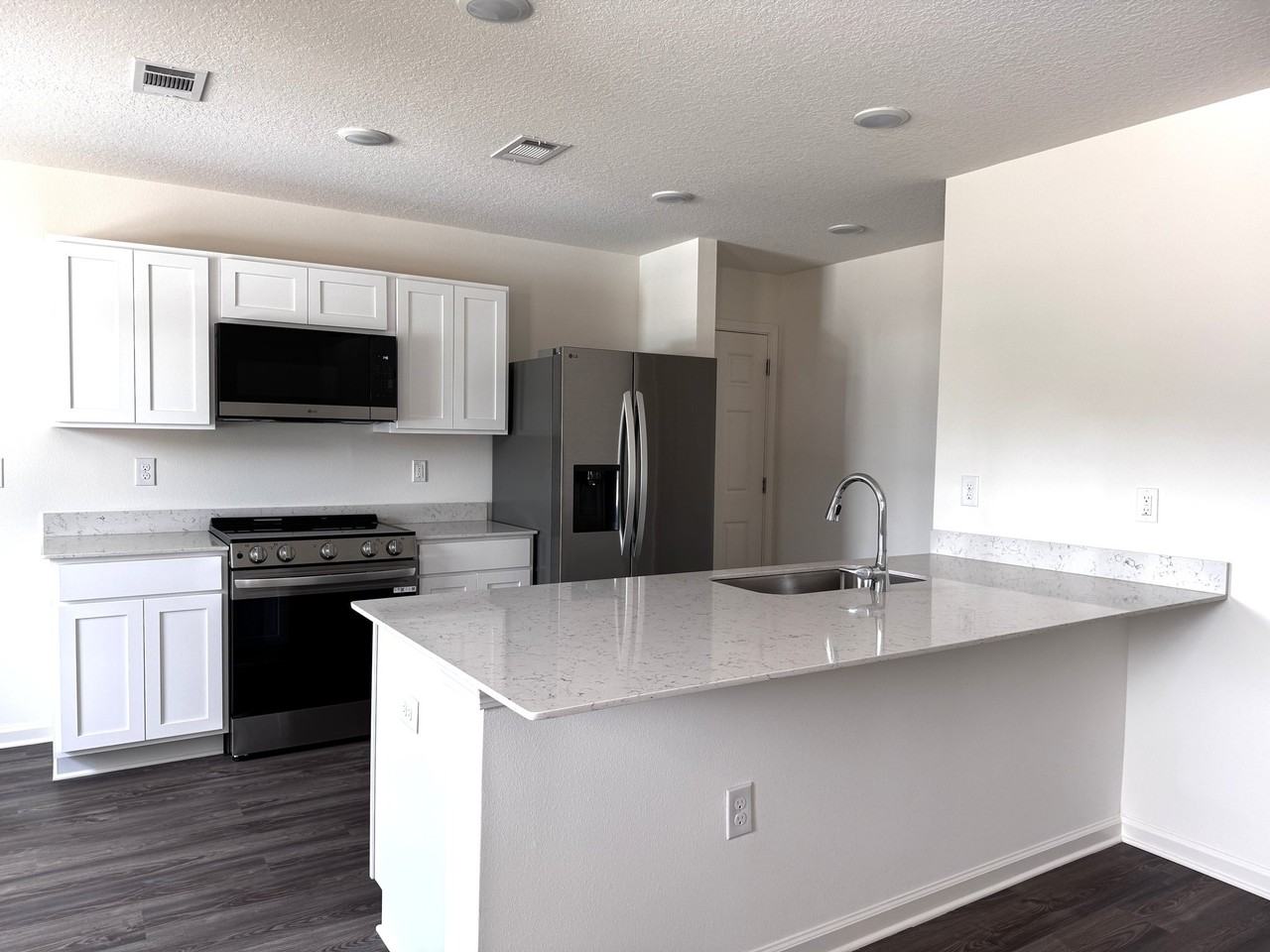 135 E Tiger Lily Ln - Photo 2 of 10