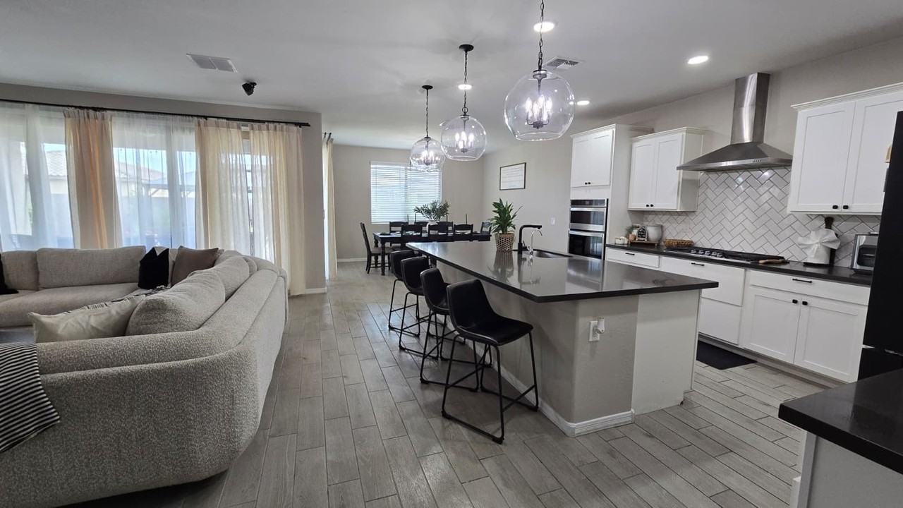 5717 N 108th Ave - Photo 3 of 20