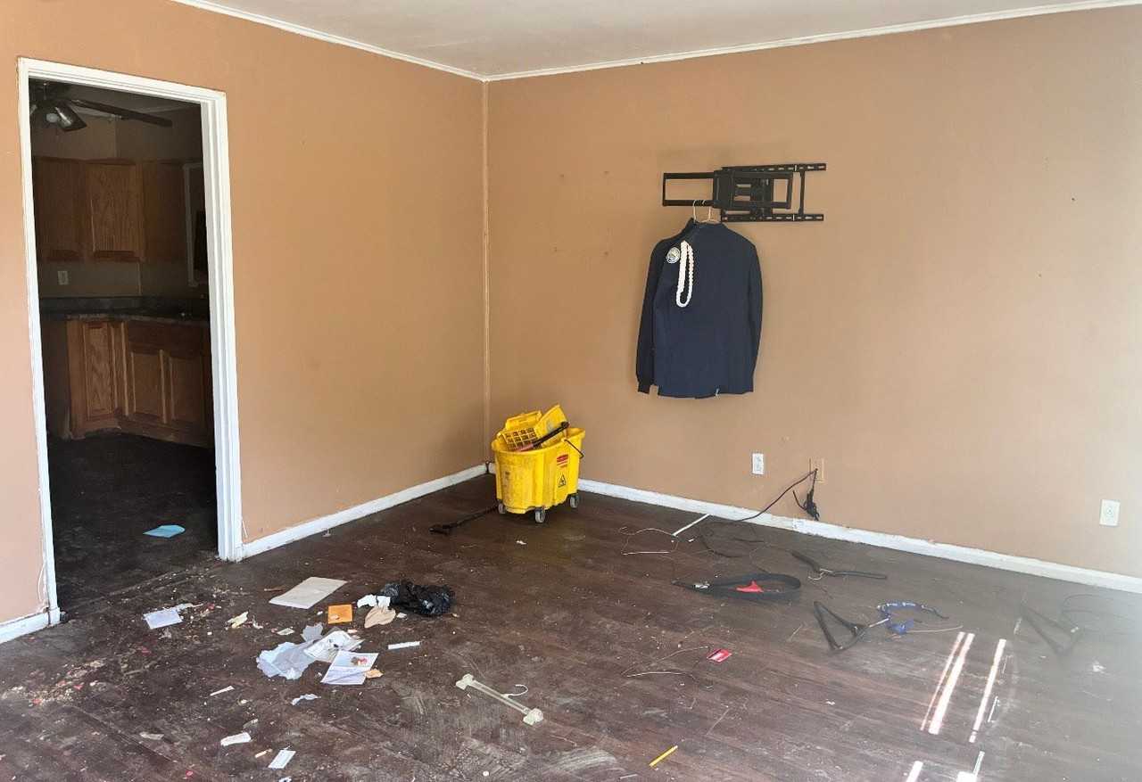 7013 Edna St - Photo 5 of 20