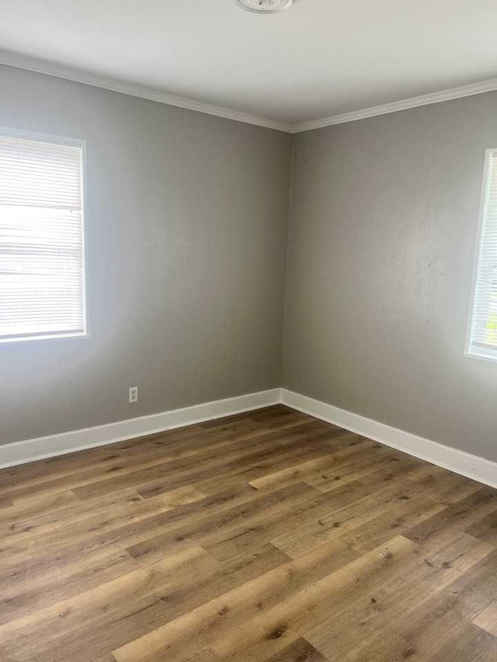 1775 Vaughn St - Photo 2 of 3