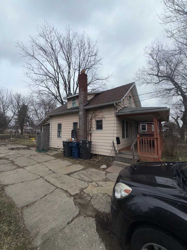 1218 Pinehurst Ave - Photo 2 of 19