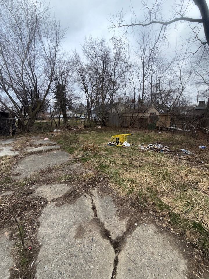 1218 Pinehurst Ave - Photo 5 of 19