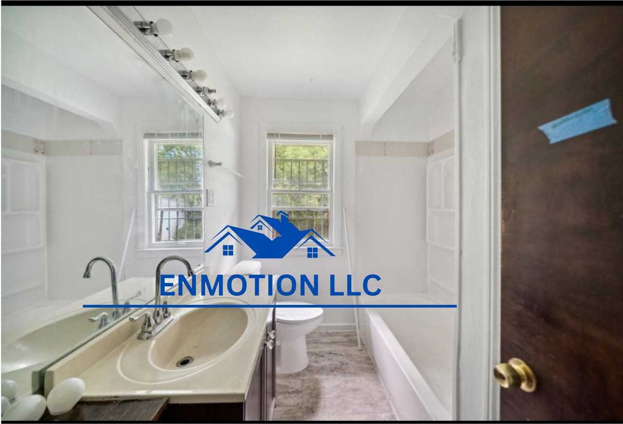 17324 Salem St - Photo 4 of 10