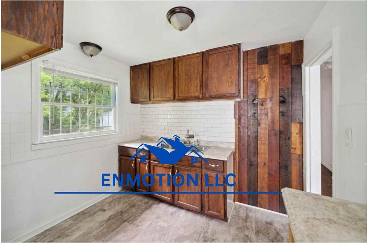 17324 Salem St - Photo 5 of 10