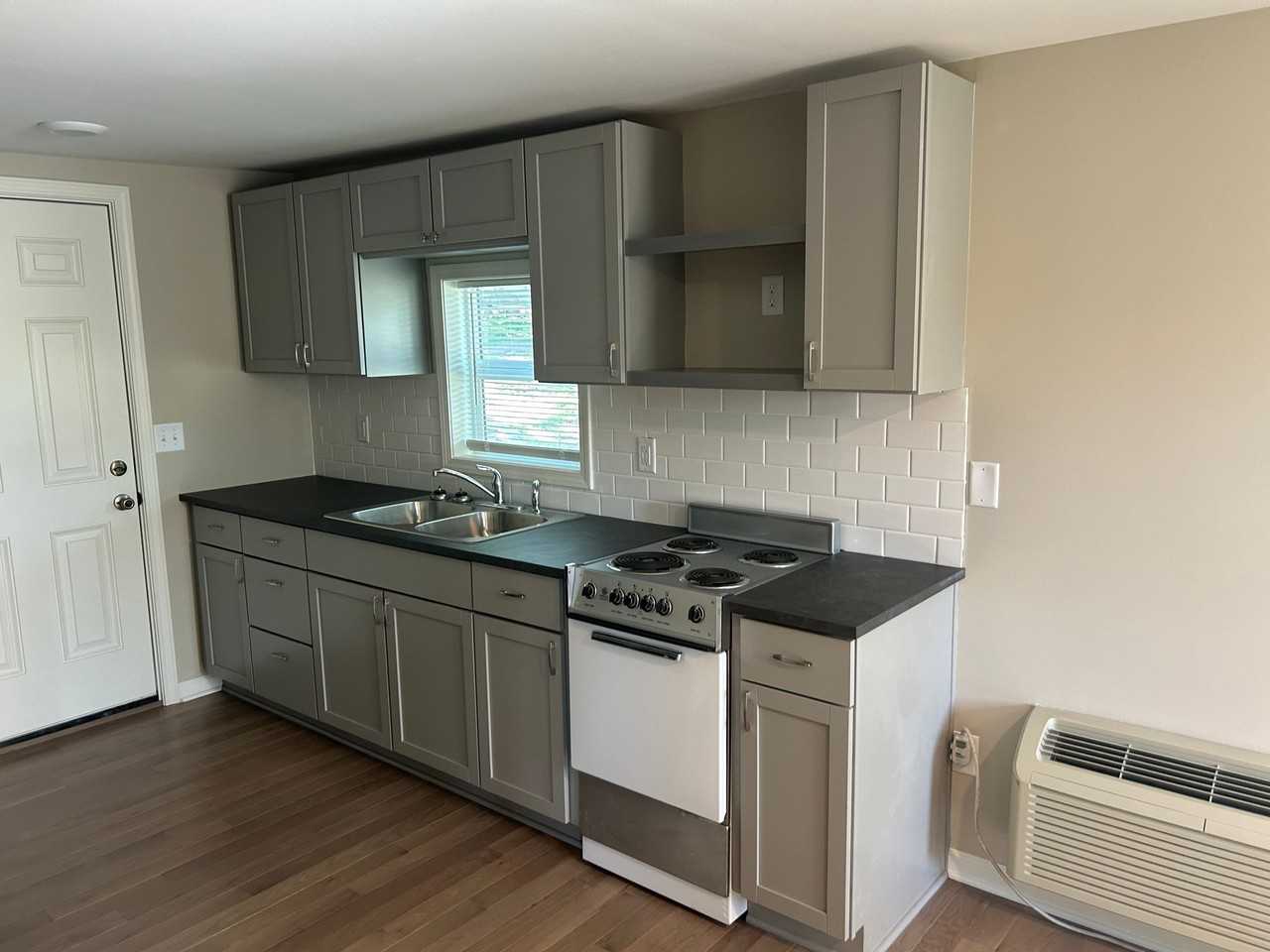 305 N Main St - Photo 2 of 12