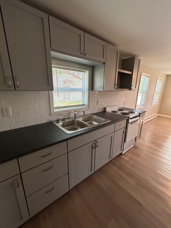 305 N Main St - Photo 3 of 12