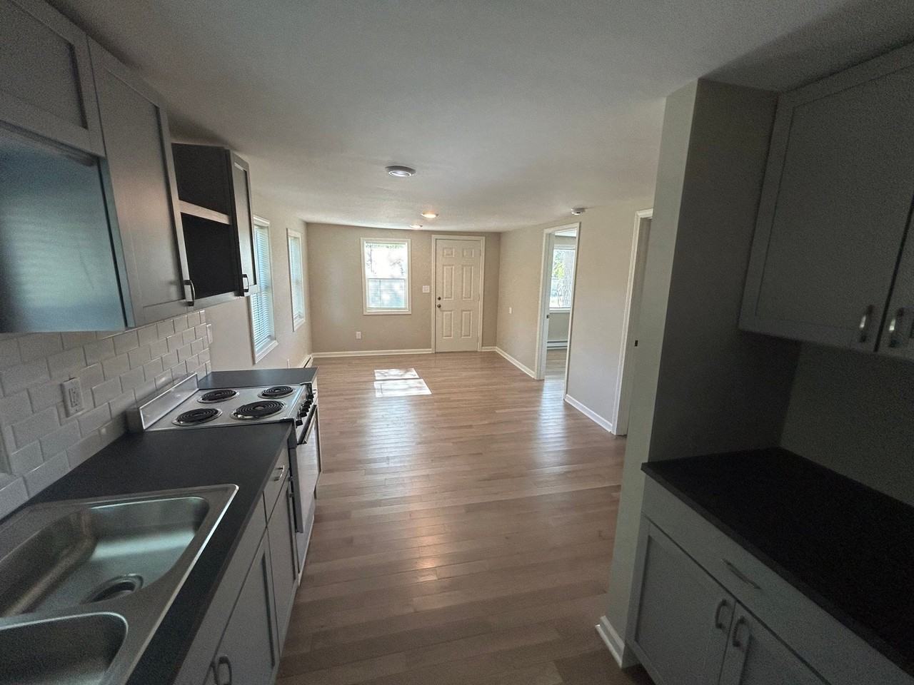 305 N Main St - Photo 4 of 12