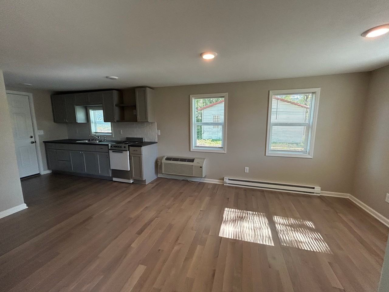305 N Main St - Photo 6 of 12