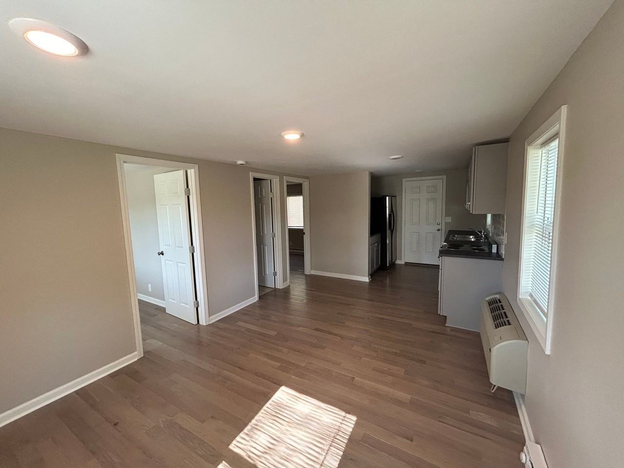 305 N Main St - Photo 7 of 12