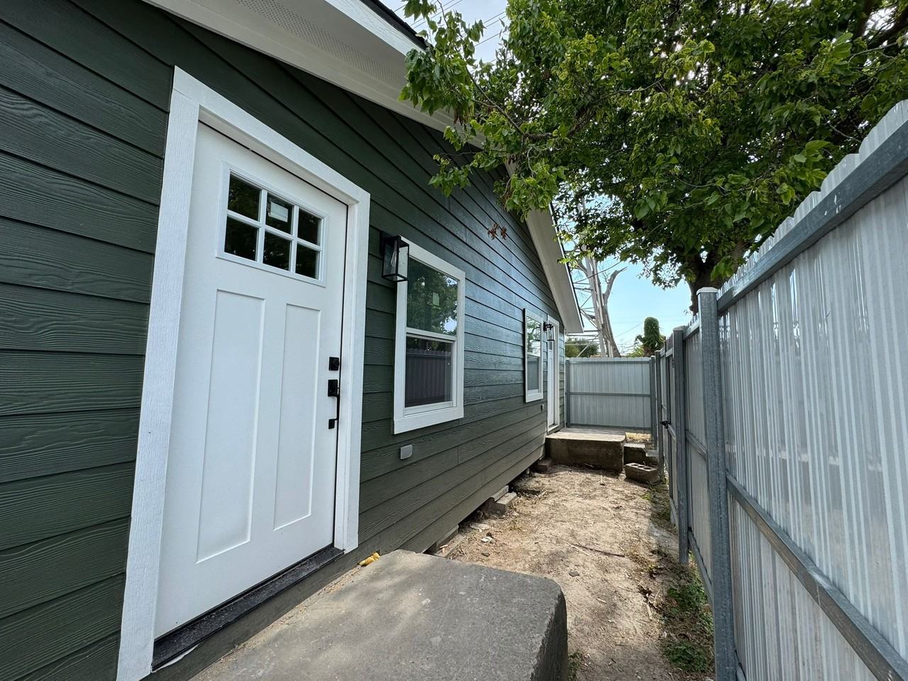 3919 Elysian St #4 - Photo 3 of 17