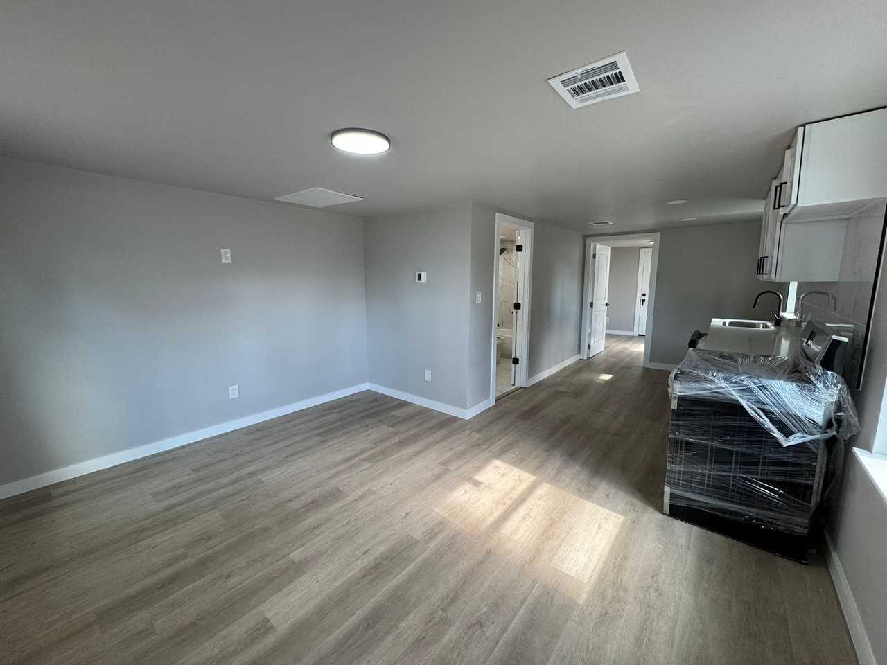 3919 Elysian St #4 - Photo 4 of 17