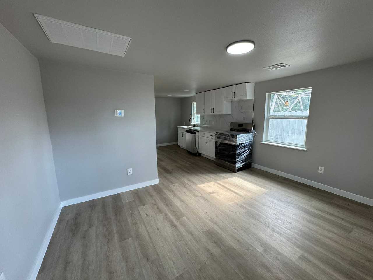3919 Elysian St #4 - Photo 5 of 17