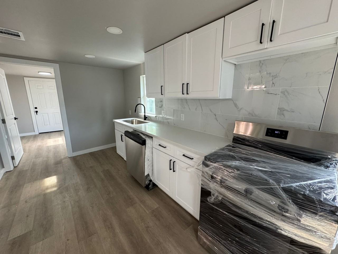 3919 Elysian St #4 - Photo 6 of 17