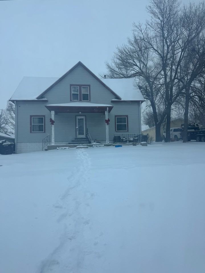 213 W 2nd St - Photo 2 of 8
