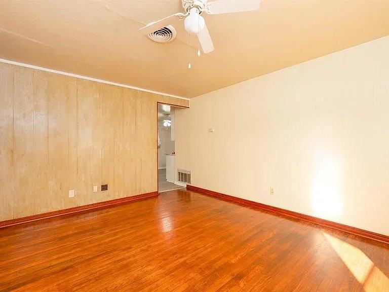 9909 N Mckinley Ave - Photo 2 of 17