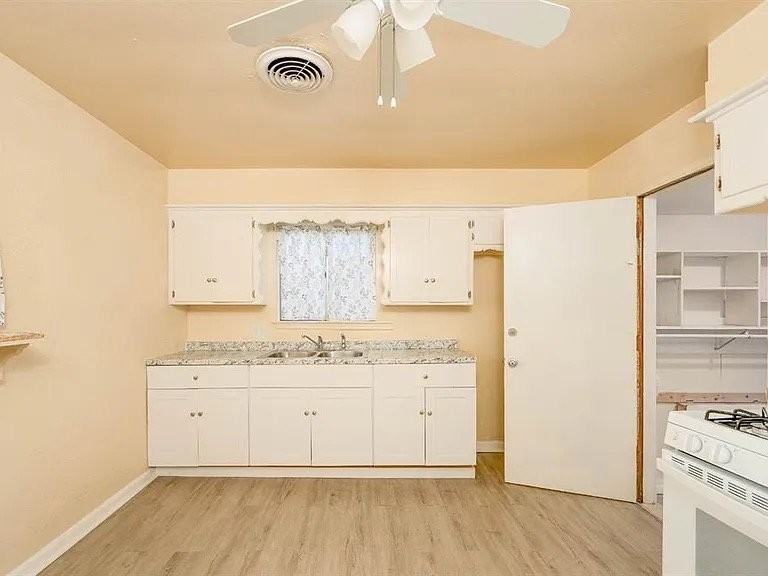 9909 N Mckinley Ave - Photo 4 of 17