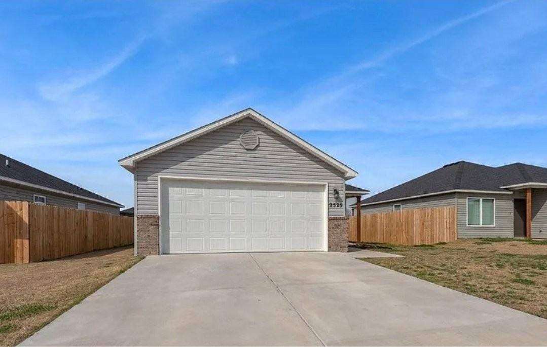 2525 E Fox Meadow St - Photo 2 of 8