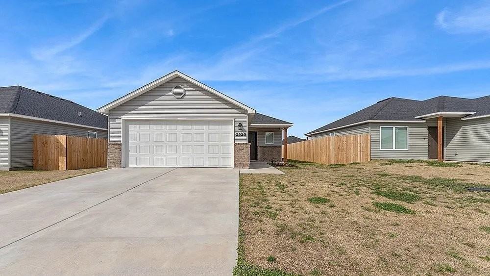 2525 E Fox Meadow St - Photo 3 of 8