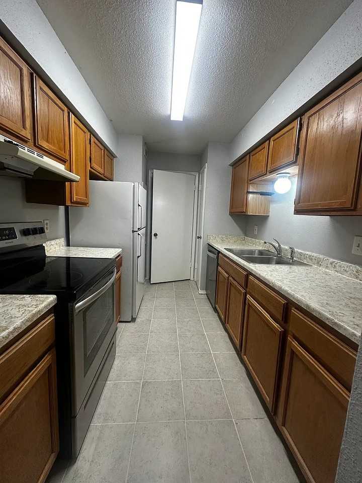 9797 Leawood Blvd #1416 - Photo 2 of 10