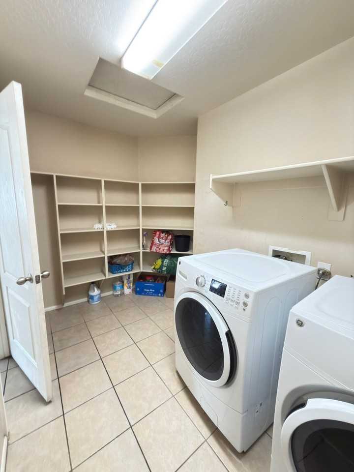 10228 W Gross Ave - Photo 4 of 18