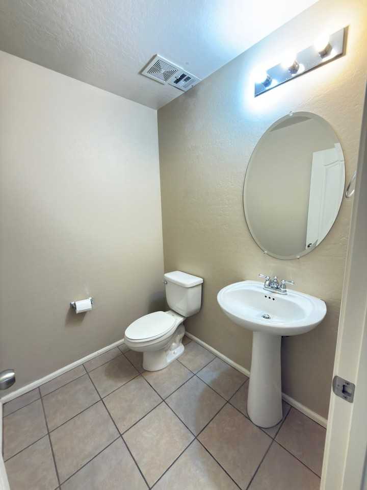 10228 W Gross Ave - Photo 5 of 18