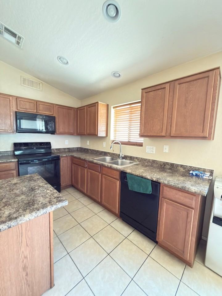10228 W Gross Ave - Photo 7 of 18