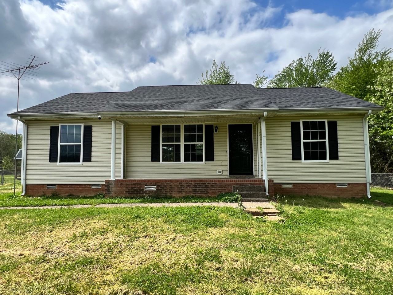 297 E Carter Rd - Photo 2 of 13