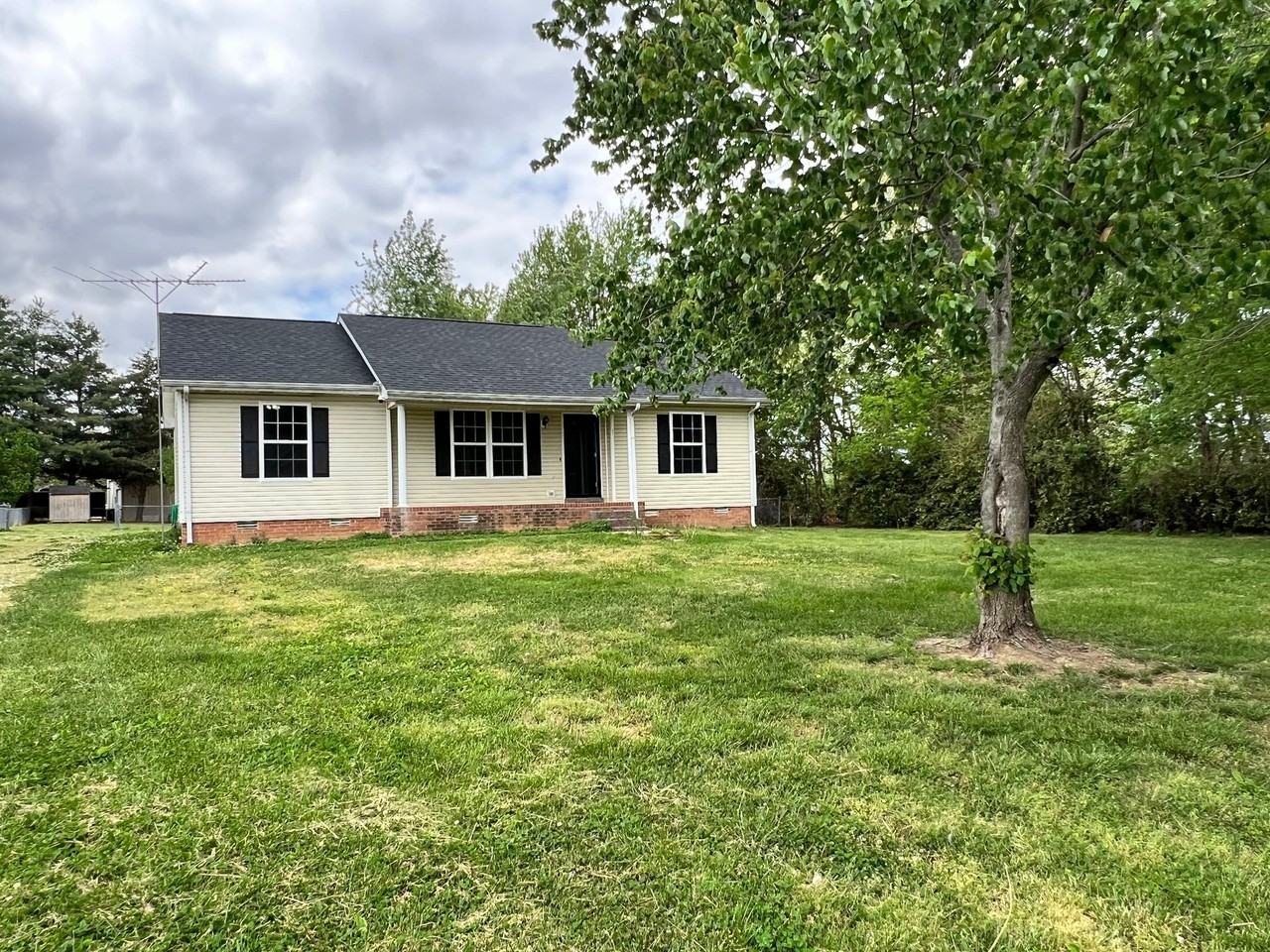 297 E Carter Rd - Photo 3 of 13