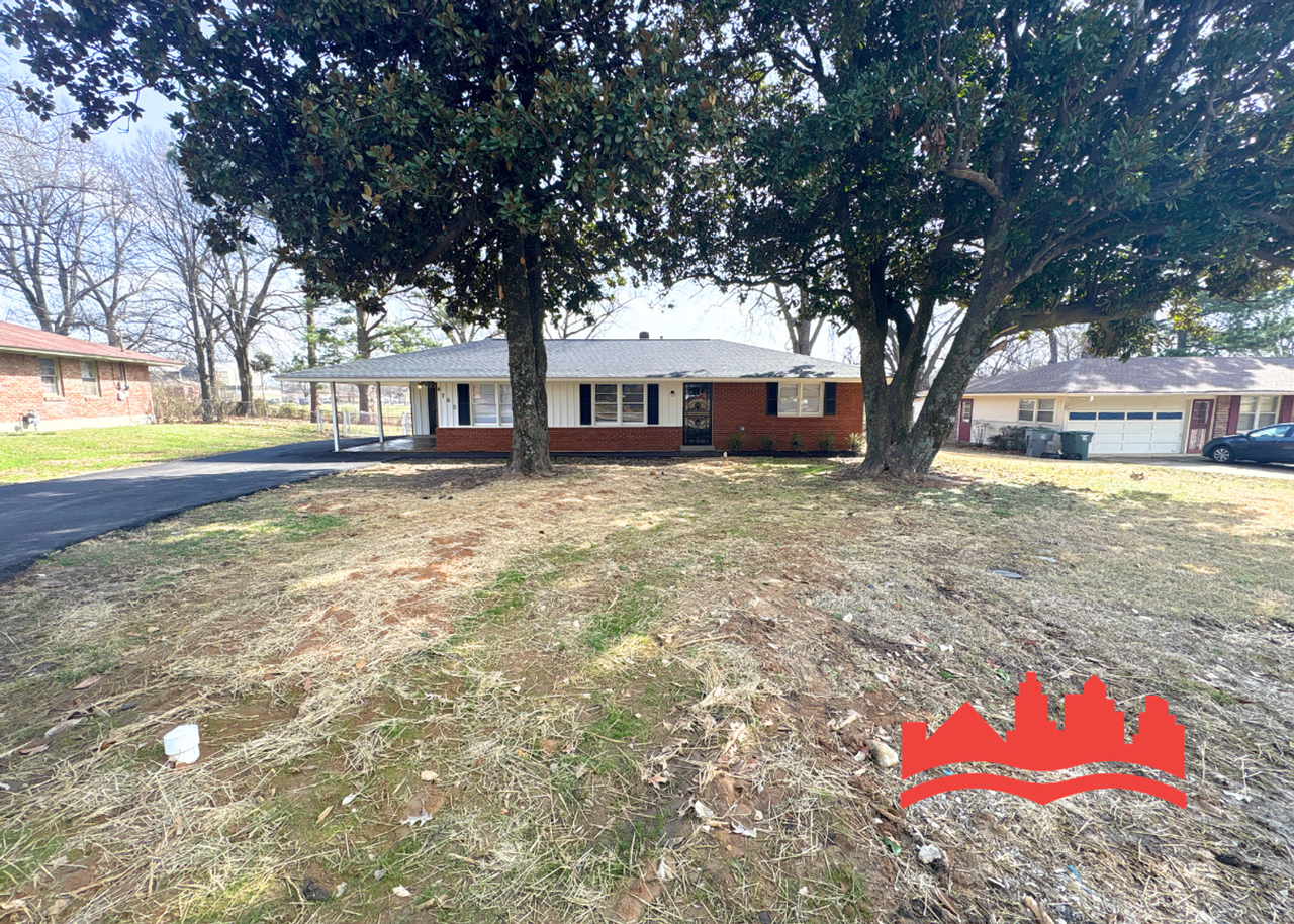 4760 Woodridge Dr - Photo 3 of 17