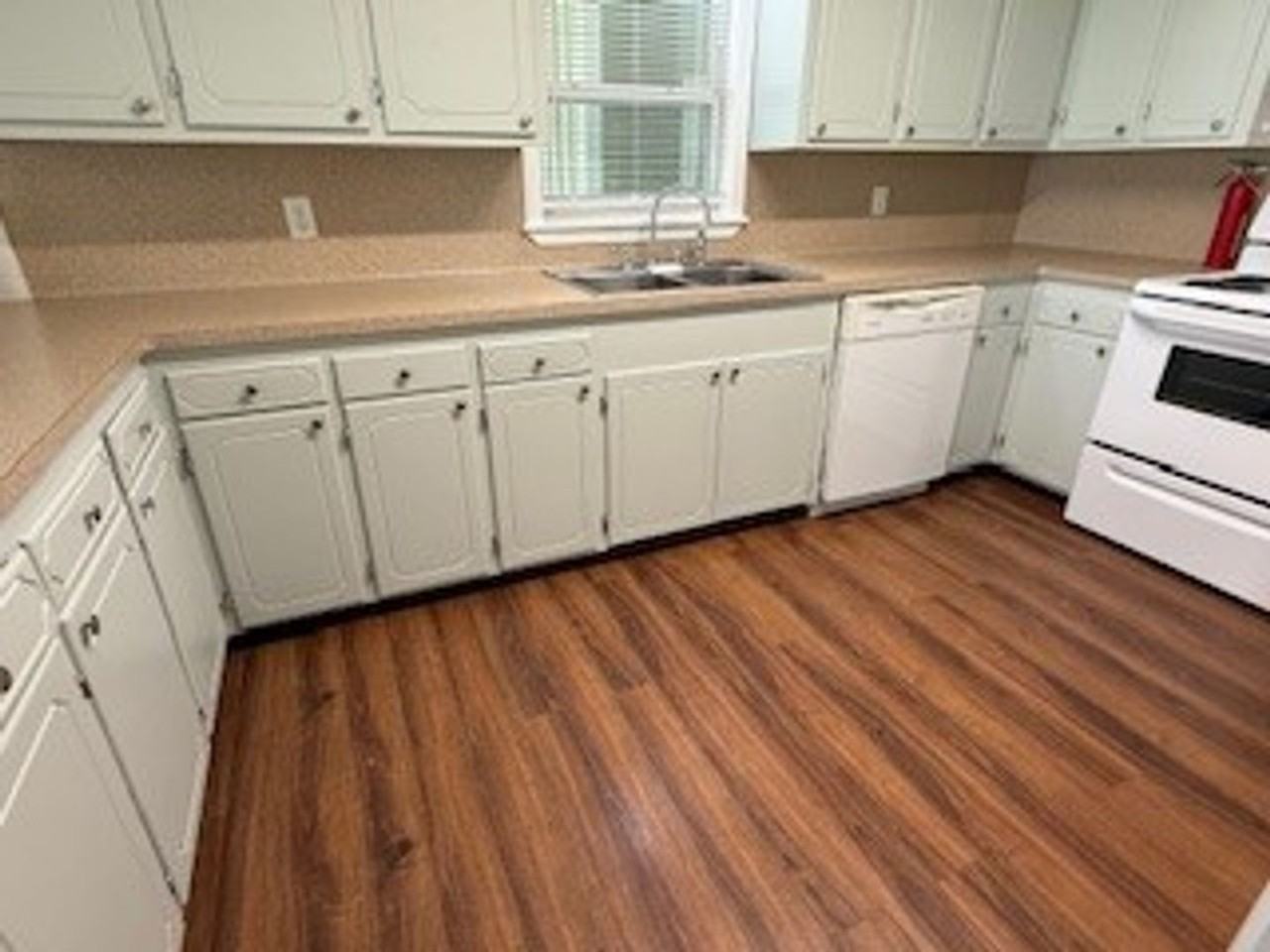 30121 Julia St - Photo 5 of 35
