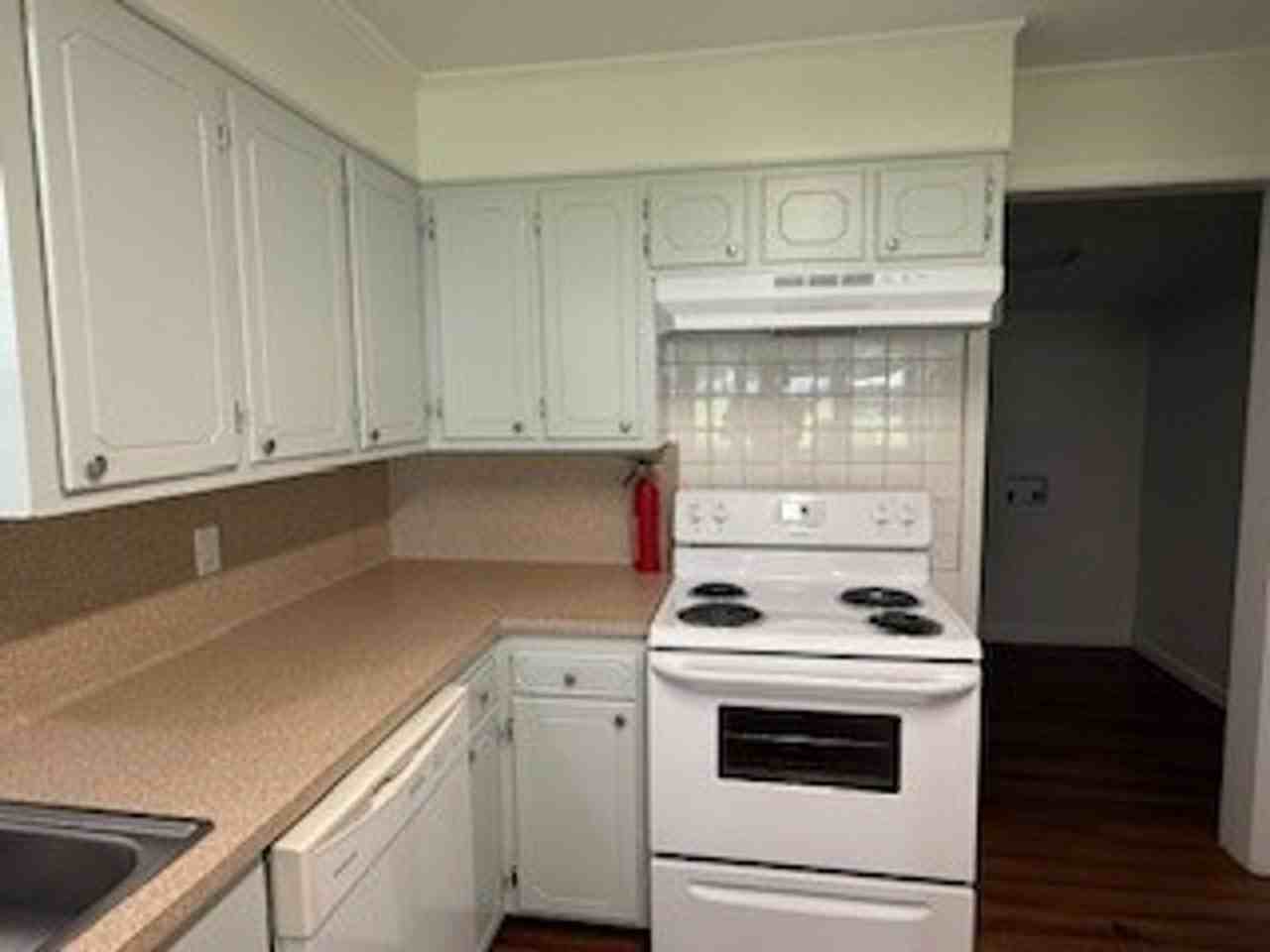 30121 Julia St - Photo 6 of 35