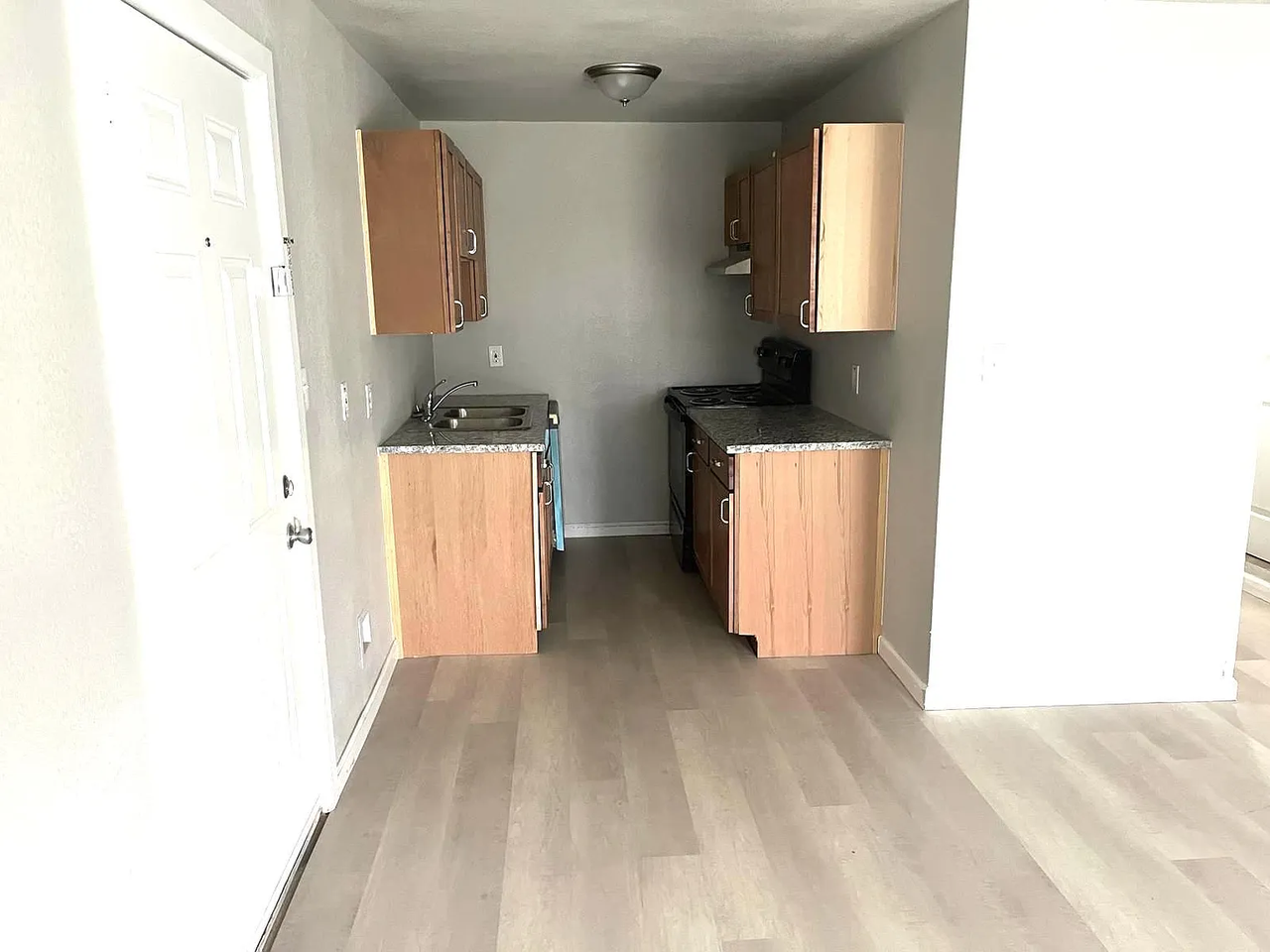 531 W Collins St #NA - Photo 3 of 16
