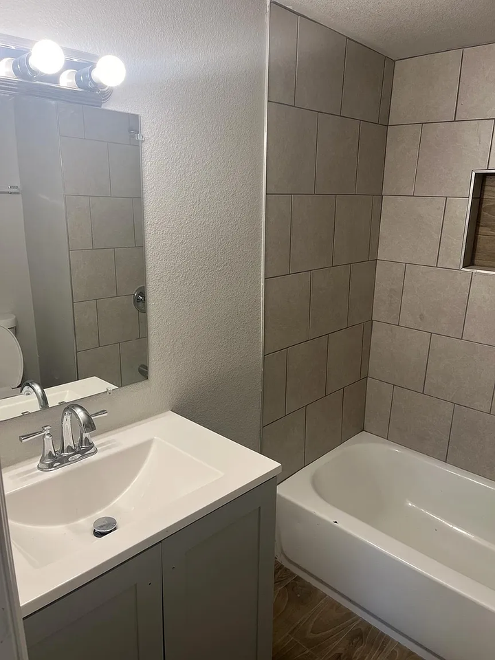 531 W Collins St #NA - Photo 7 of 16