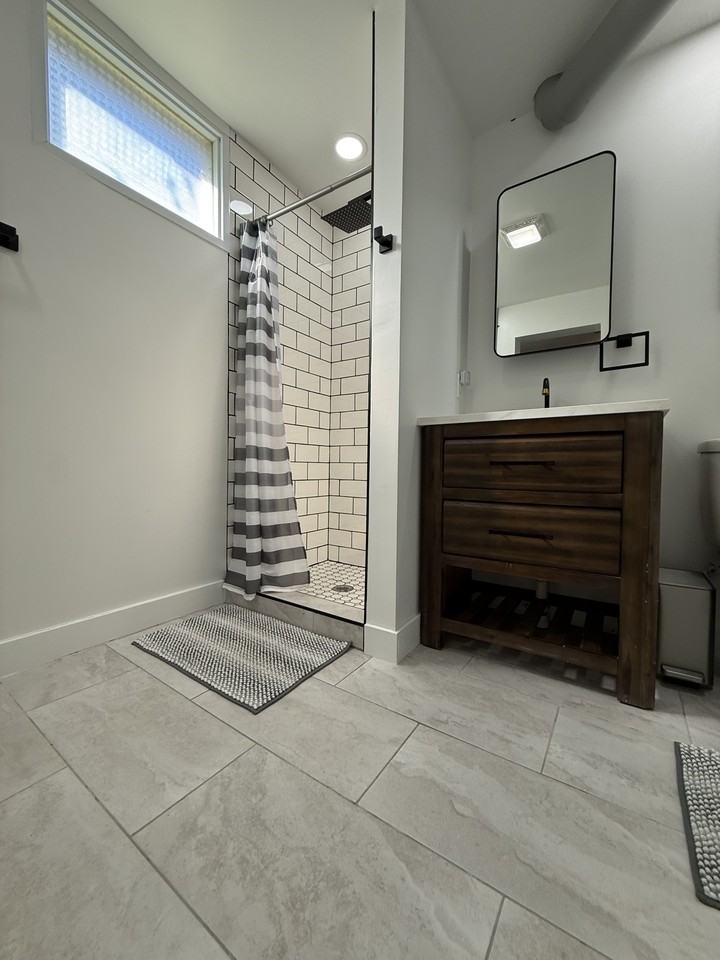 805 E Taylor St - Photo 5 of 17