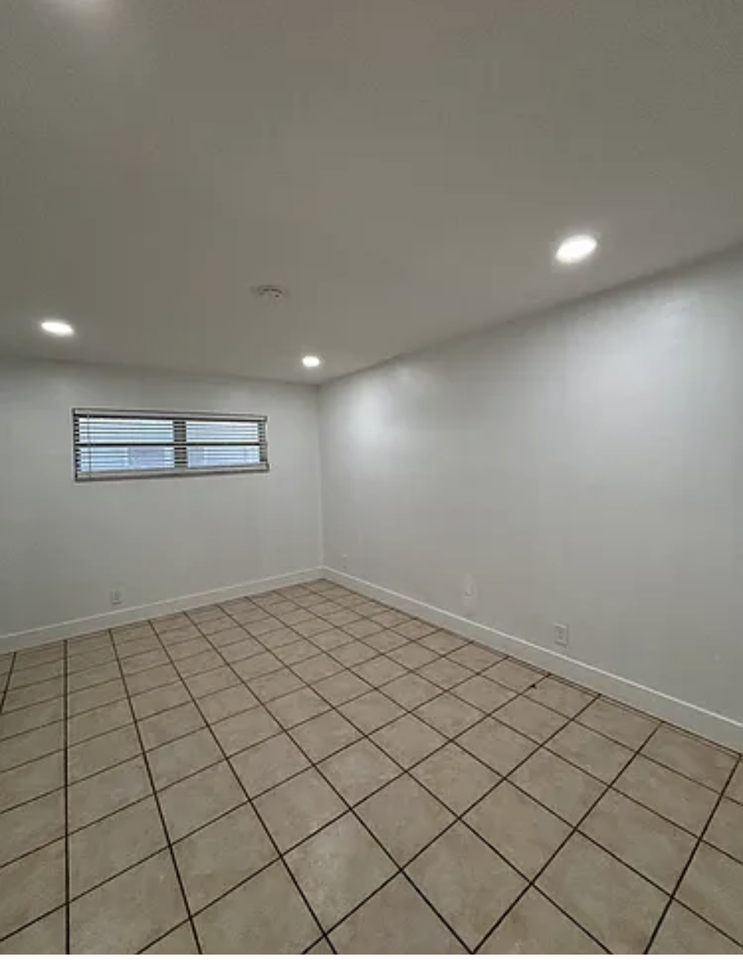 1117 Ne 10th St #4 - Photo 7 of 7