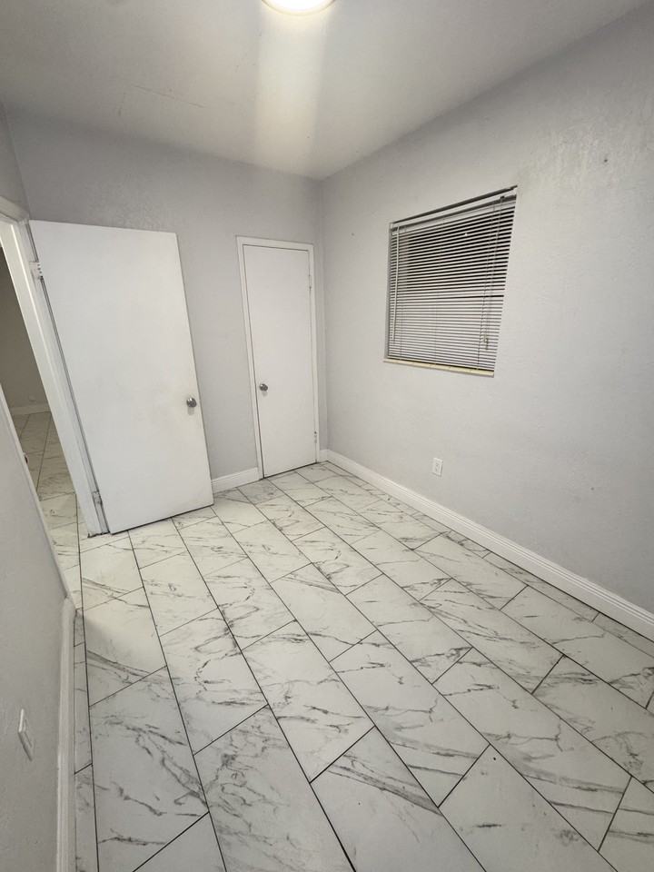 350 Nw 58th Ave #NA - Photo 2 of 17