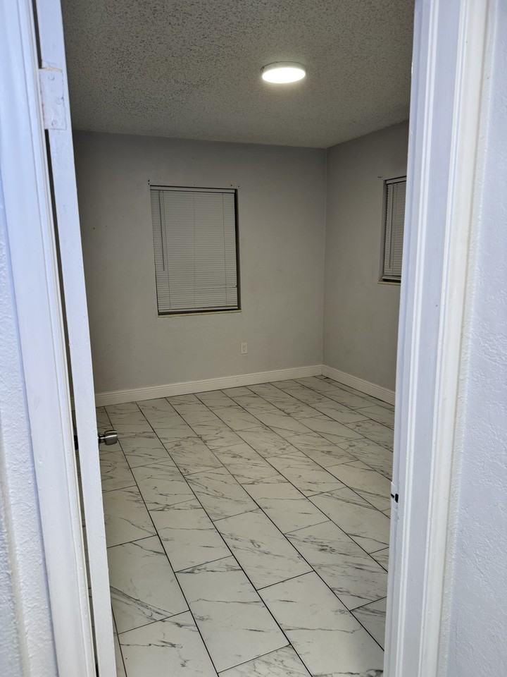 350 Nw 58th Ave #NA - Photo 5 of 17