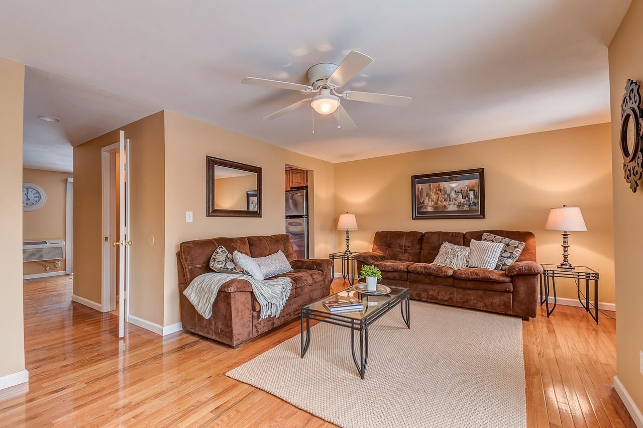 260 Robert Dr - Photo 2 of 13