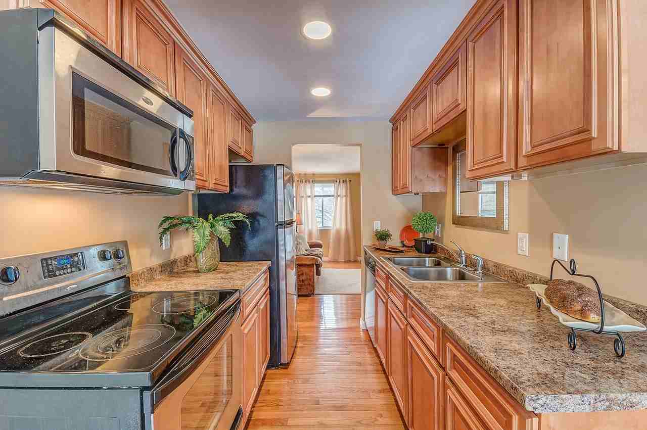 260 Robert Dr - Photo 3 of 13