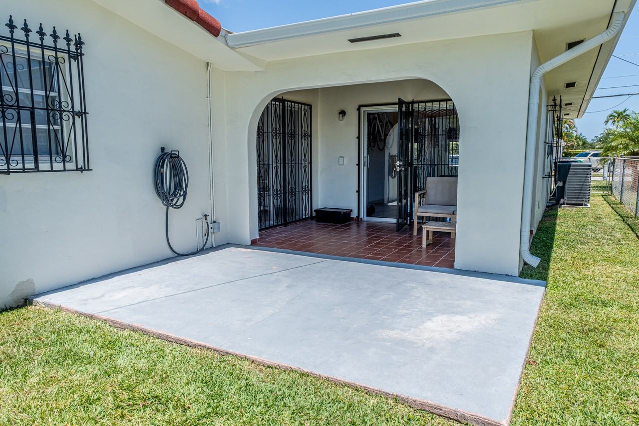 1022 Sw 84th Ave #NA - Photo 4 of 26