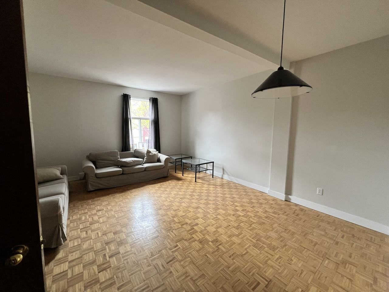 3981 Avenue Coloniale - Photo 2 of 19