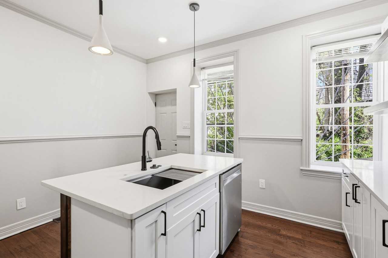 3118 W Wilt St - Photo 4 of 35