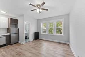 featured image of 1608 W Sherwin Ave