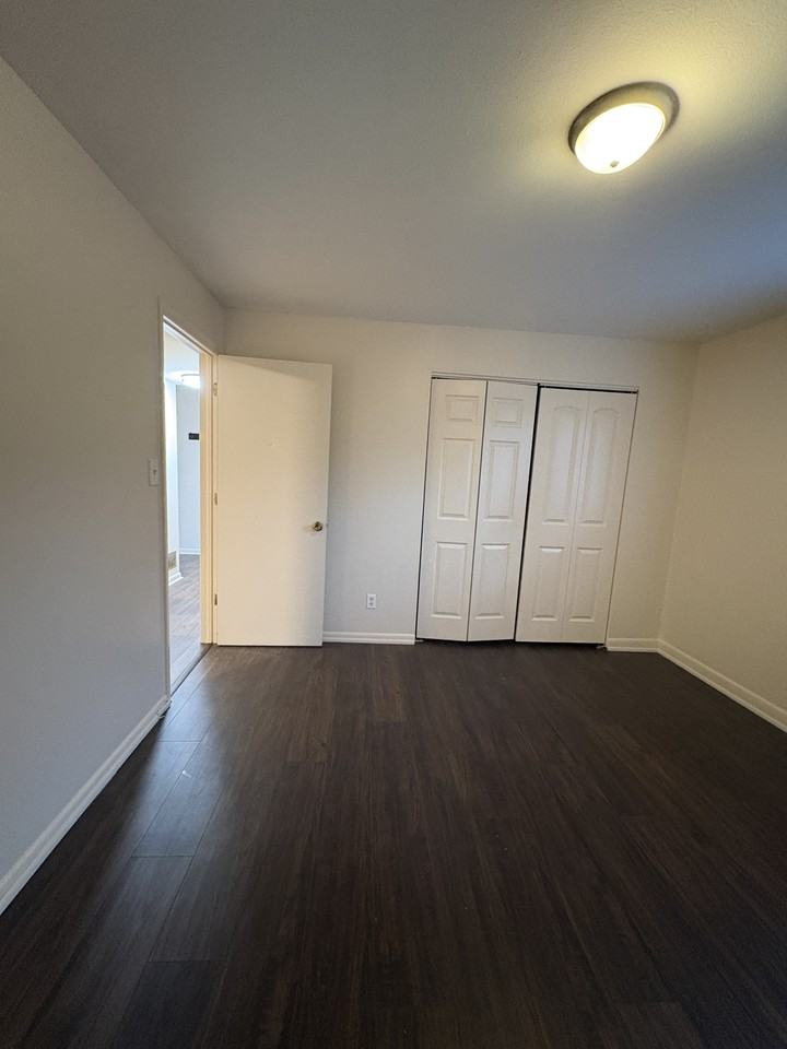 42 Vinway Court #1 - Photo 3 of 9